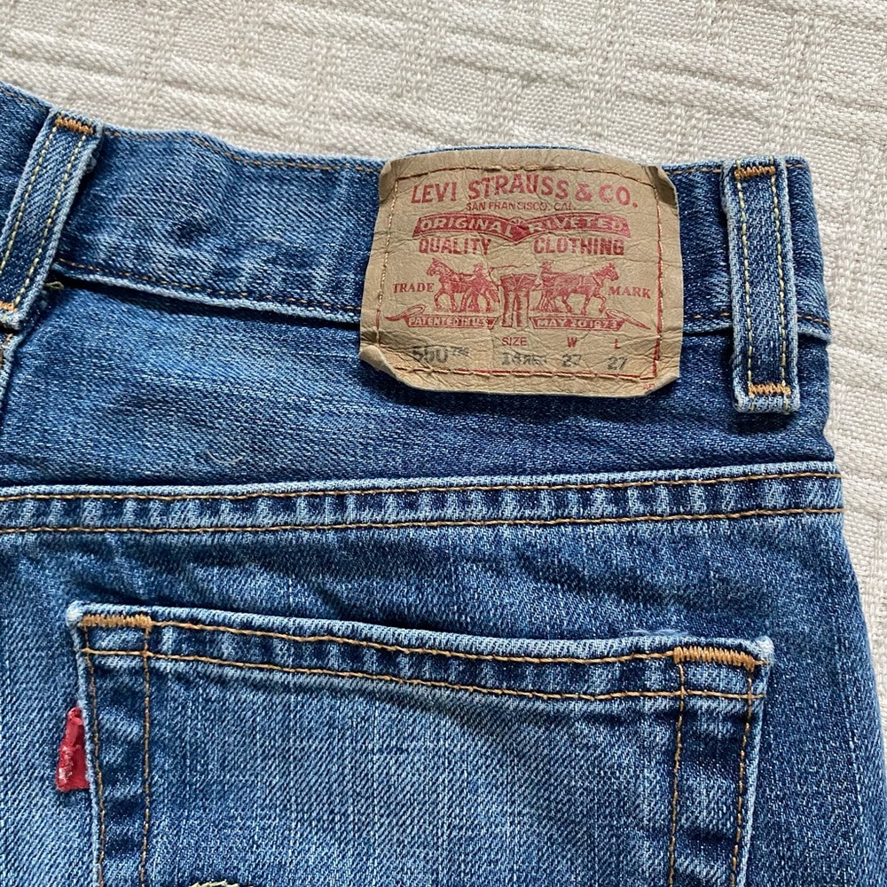 Levi’s 550 relaxed fit jean shorts. - Picture 5 of 8